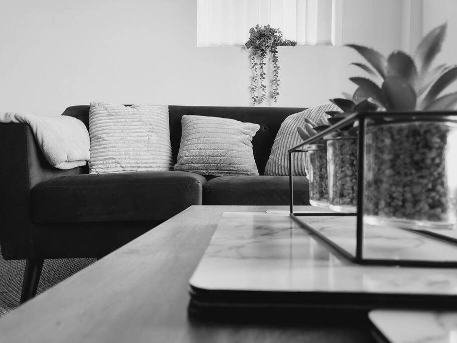 High Street, 2 Bed, Newly Refurb Appartement Leamington Spa Buitenkant foto